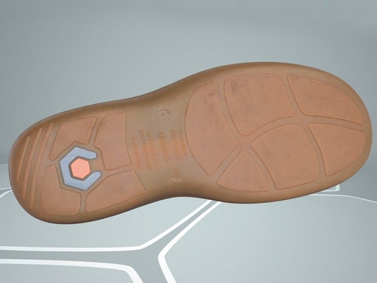 Rutschhemmende Laufsohle mit Schuppenprofil – schräge Lamellenschnitte für maximalen Grip bei Nässe